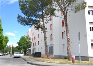 appartement ancien à la location -   84300  CAVAILLON, surface 59 m2 location appartement ancien - UBI478837685